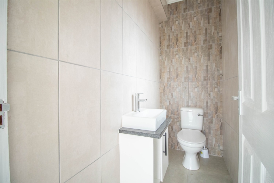 3 Bedroom Property for Sale in Fraaiuitsig Western Cape
